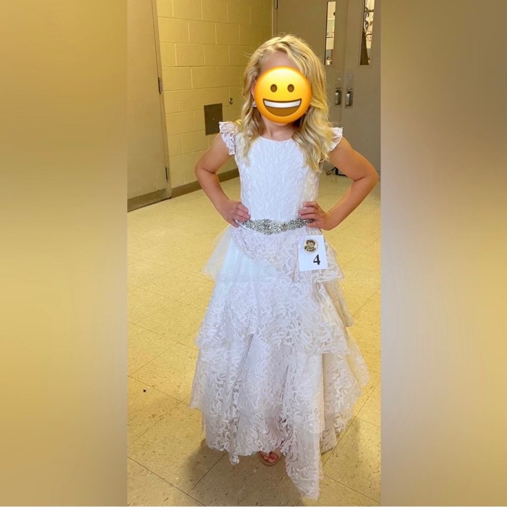 Joyfolie Azela Dress in Cream, size 8. Worn Once for a pageant
